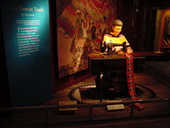 193px-Tampa_Bay_History_Center_-_Seminoles_and_Miccosukees_The_Tourist_Trade_display